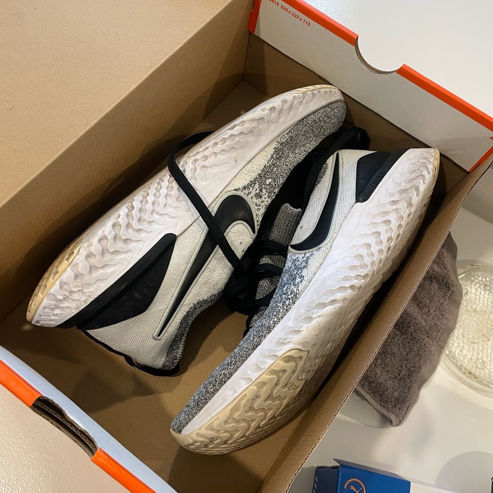 Nike Epic React Flyknit 2 Sneakers